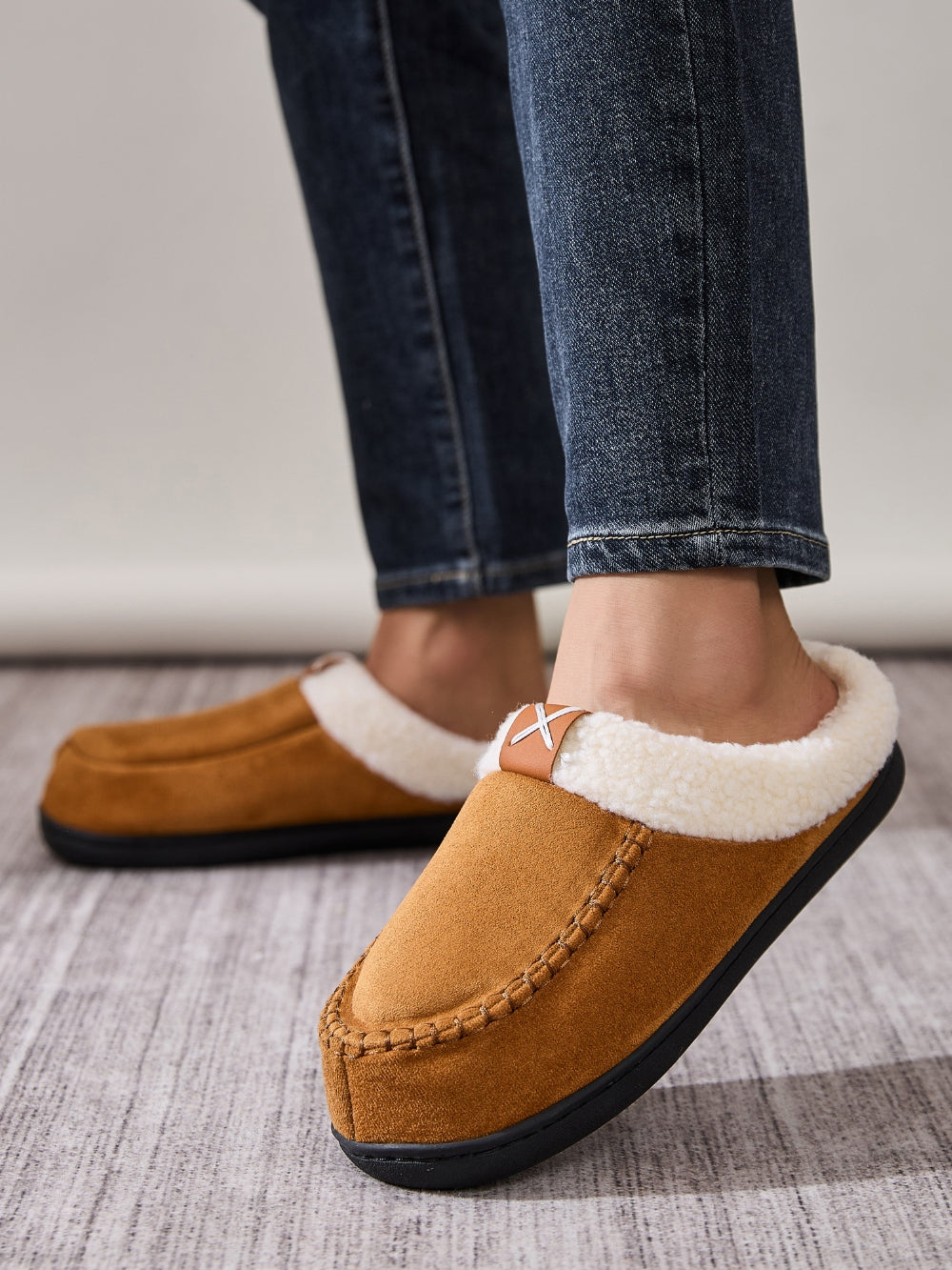 Contrast Round Toe Flat Slippers - Laazaar