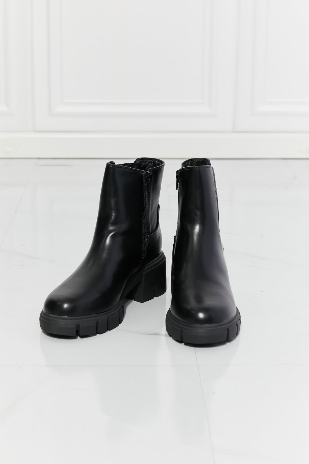 MMShoes What It Takes Lug Sole Chelsea Boots in Black - Laazaar
