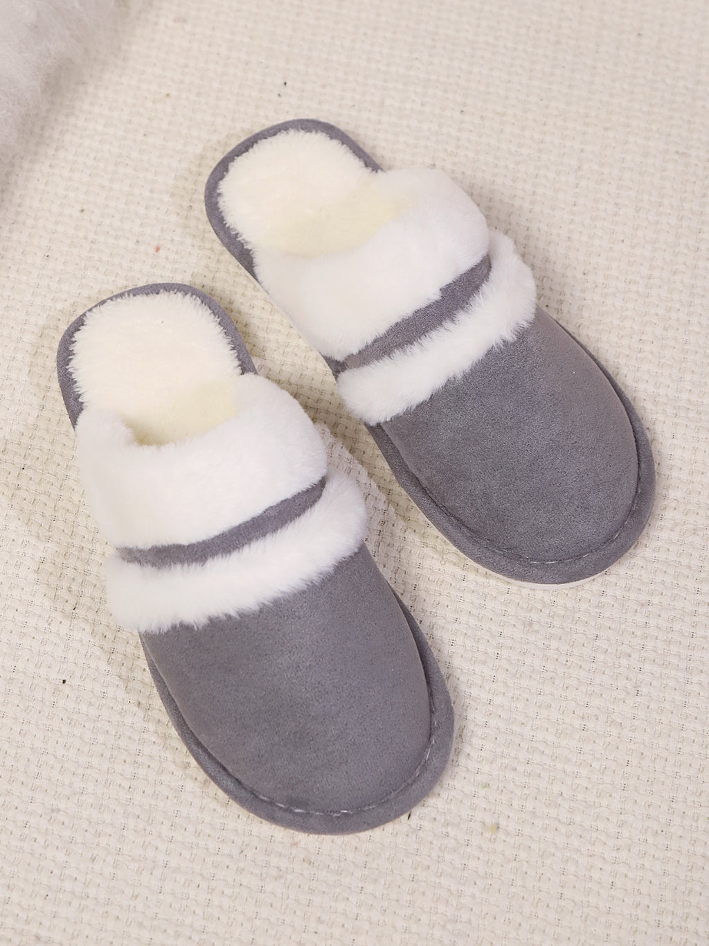 Contrast Faux Fur Round Toe Slippers - Laazaar