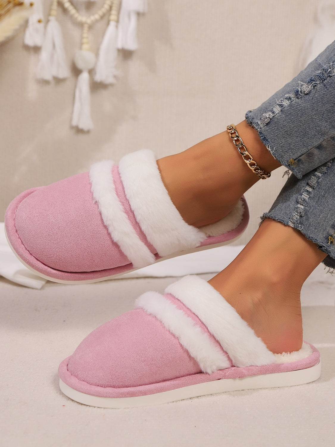 Contrast Faux Fur Round Toe Slippers - Laazaar