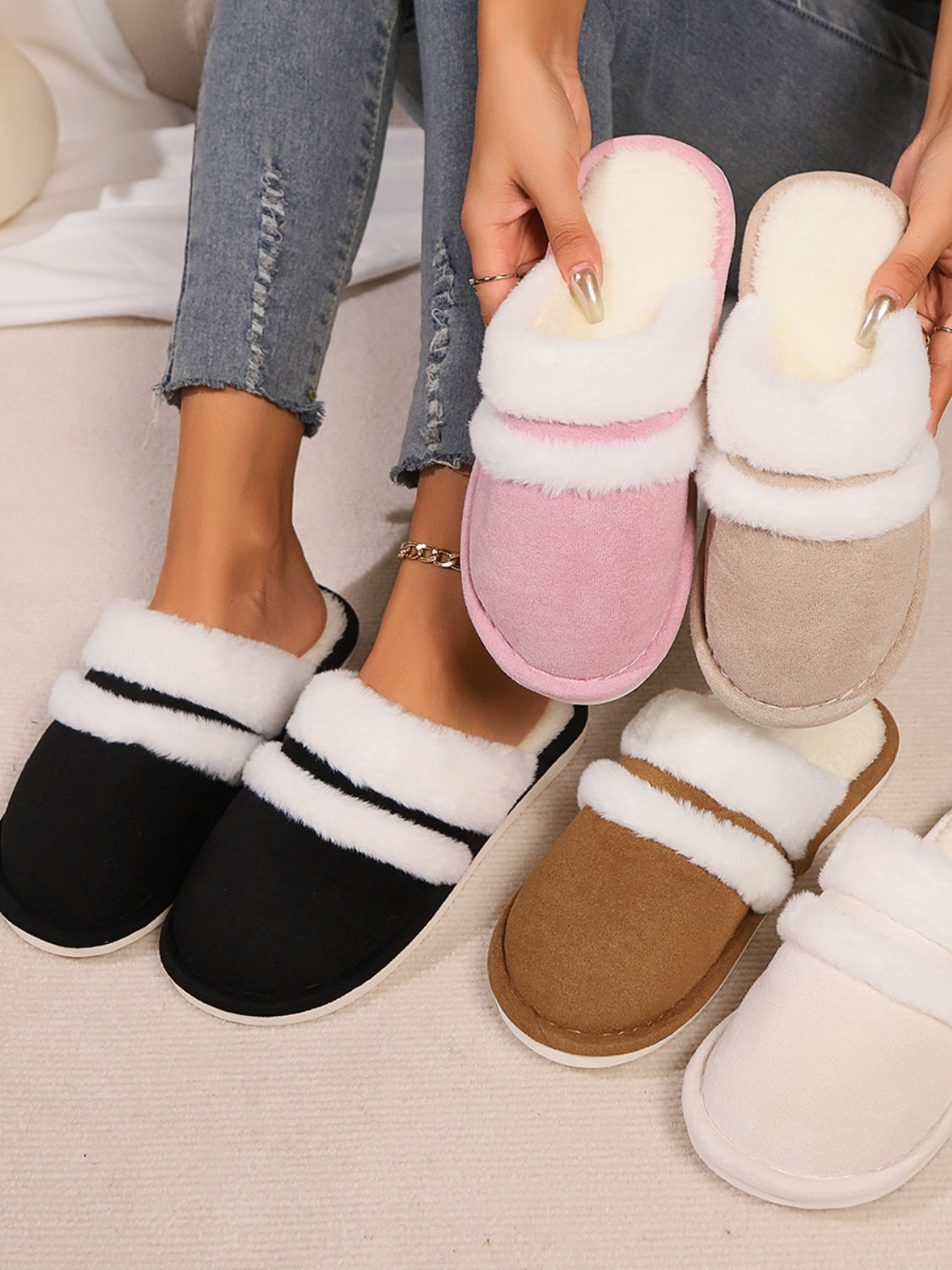 Contrast Faux Fur Round Toe Slippers - Laazaar
