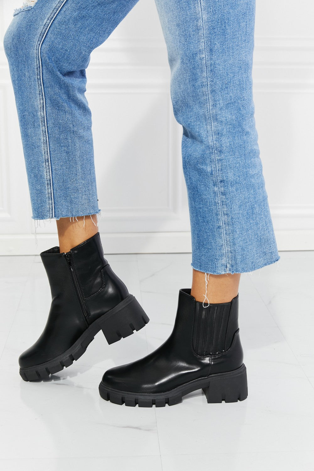 MMShoes What It Takes Lug Sole Chelsea Boots in Black - Laazaar