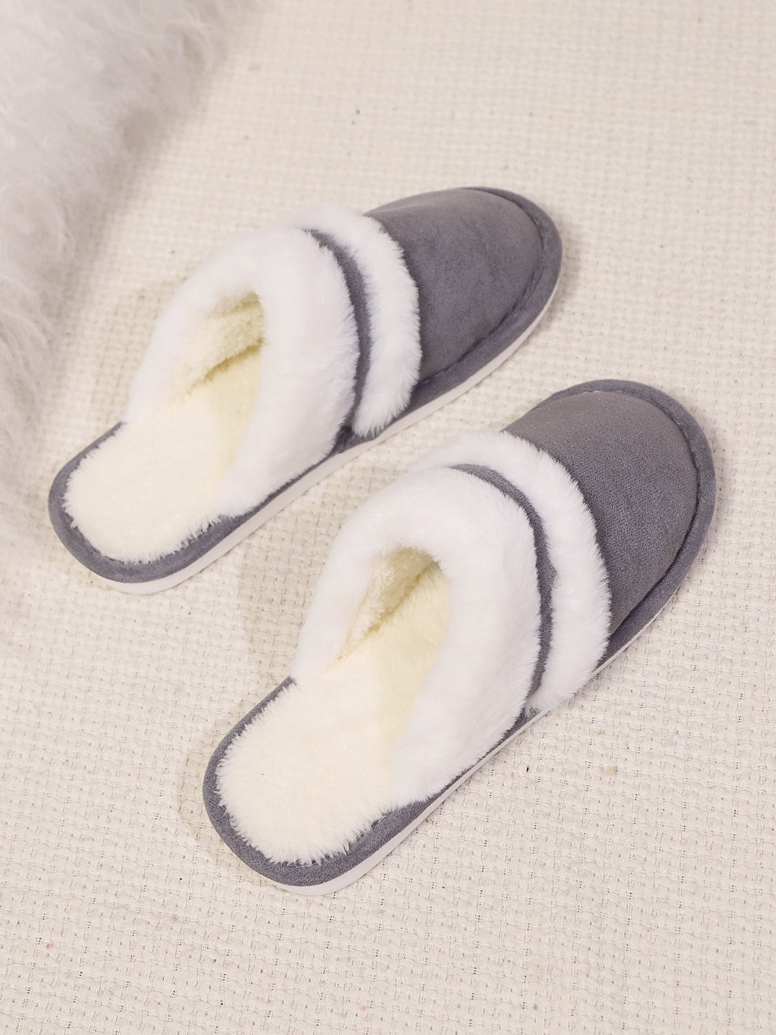 Contrast Faux Fur Round Toe Slippers - Laazaar