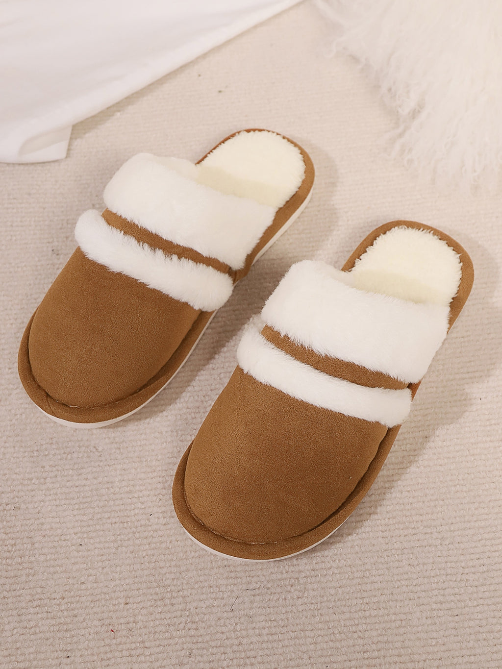 Contrast Faux Fur Round Toe Slippers - Laazaar