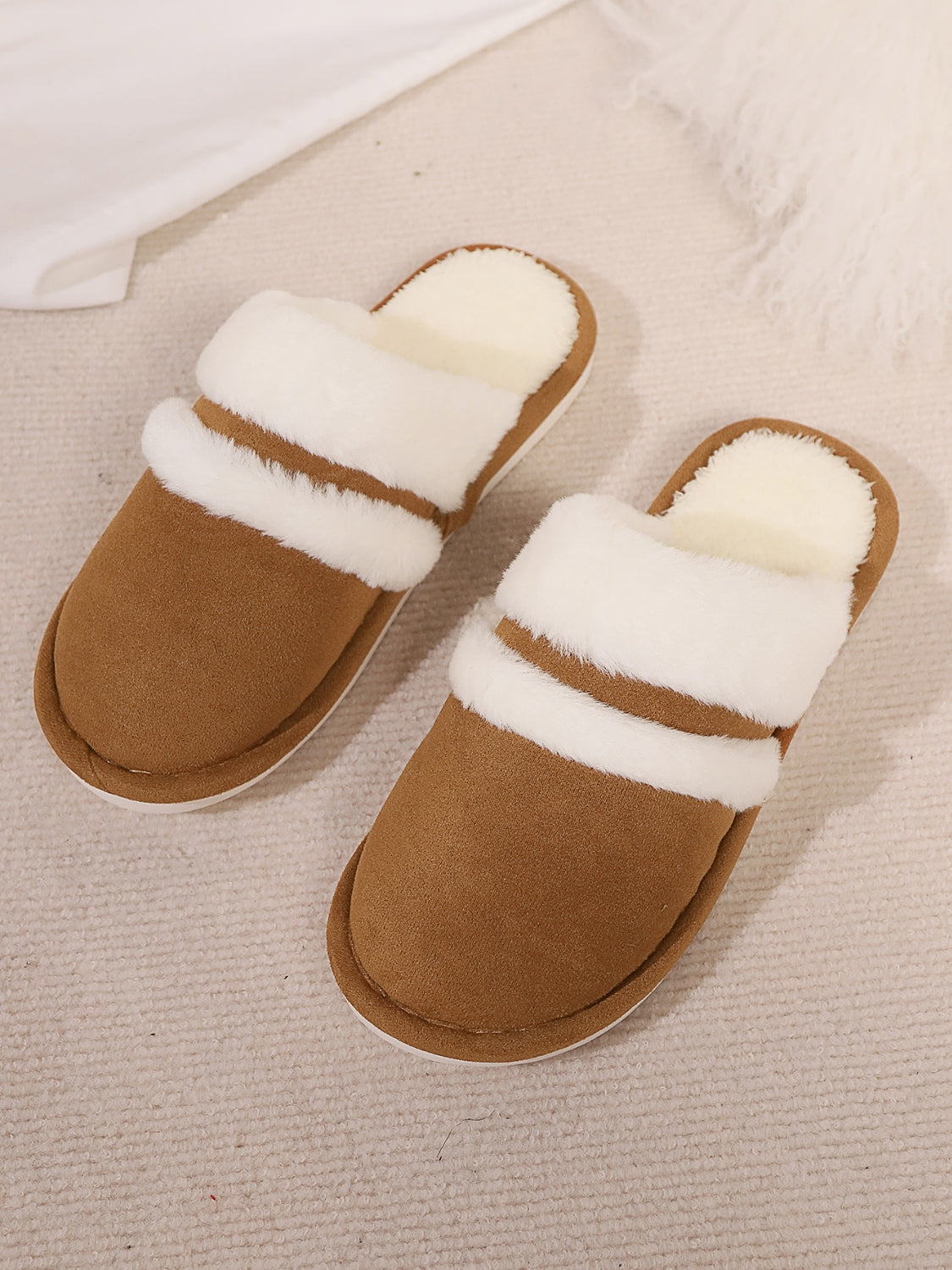 Contrast Faux Fur Round Toe Slippers - Laazaar
