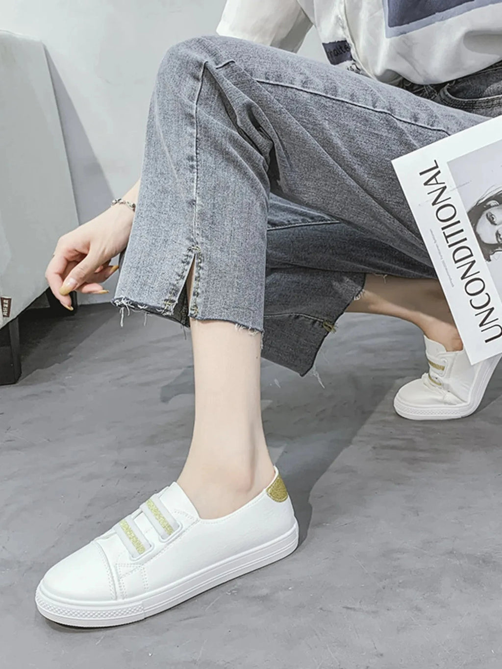 Round Toe Flat Sneakers