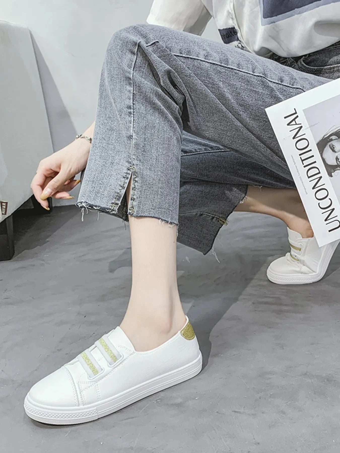 Round Toe Flat Sneakers