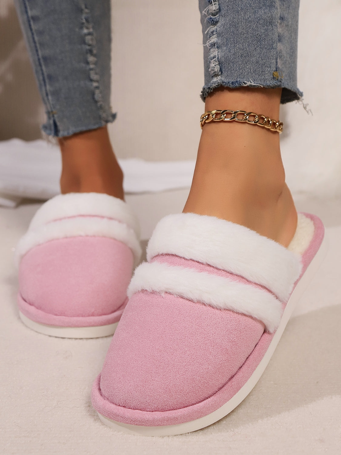 Contrast Faux Fur Round Toe Slippers - Laazaar
