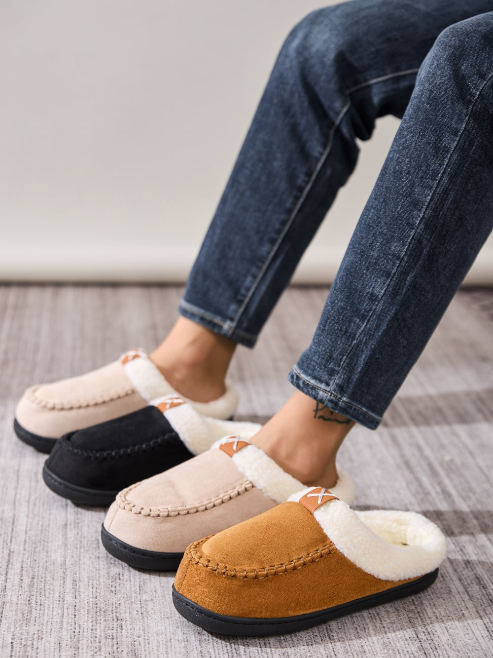 Contrast Round Toe Flat Slippers - Laazaar