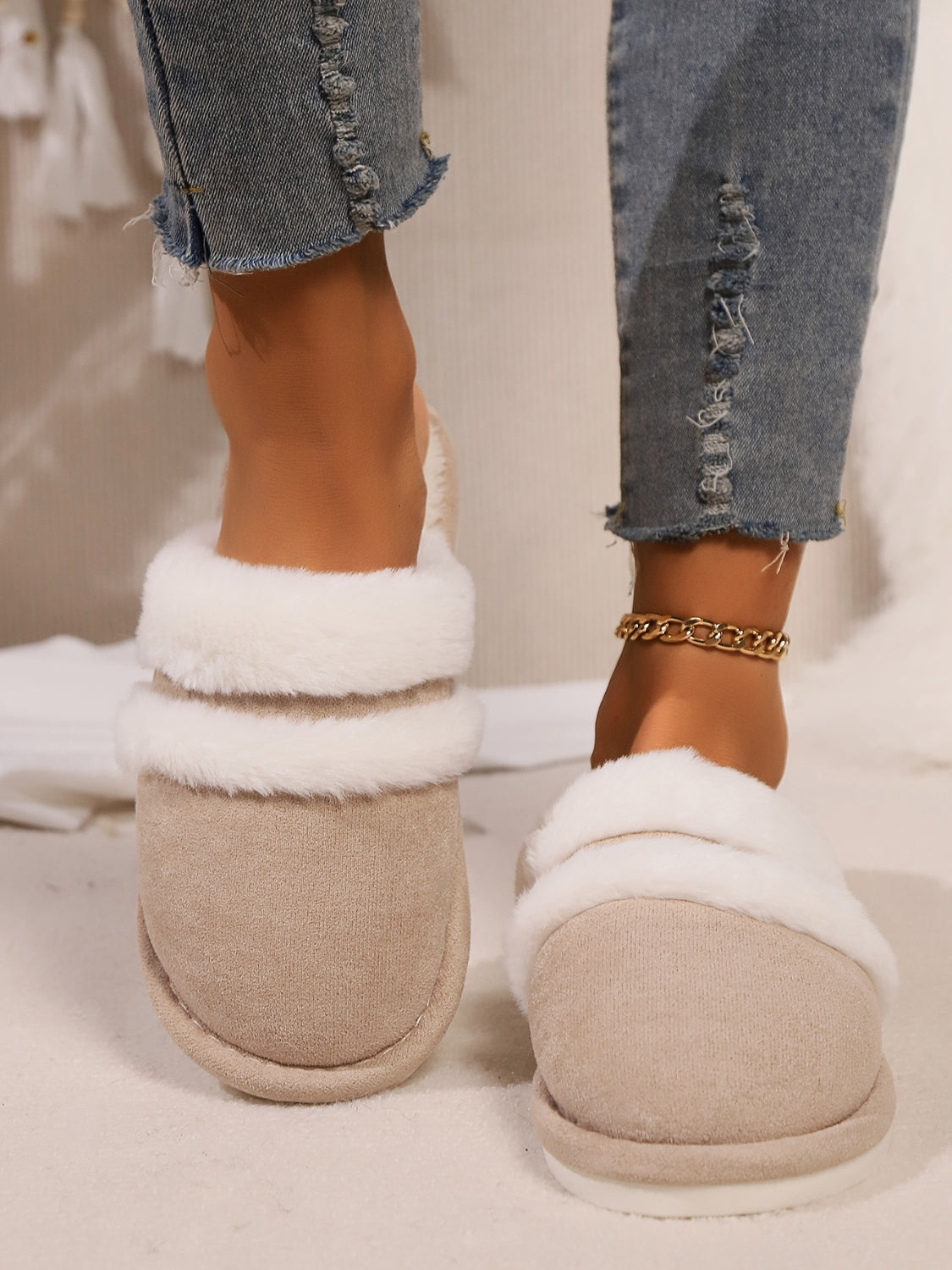 Contrast Faux Fur Round Toe Slippers - Laazaar