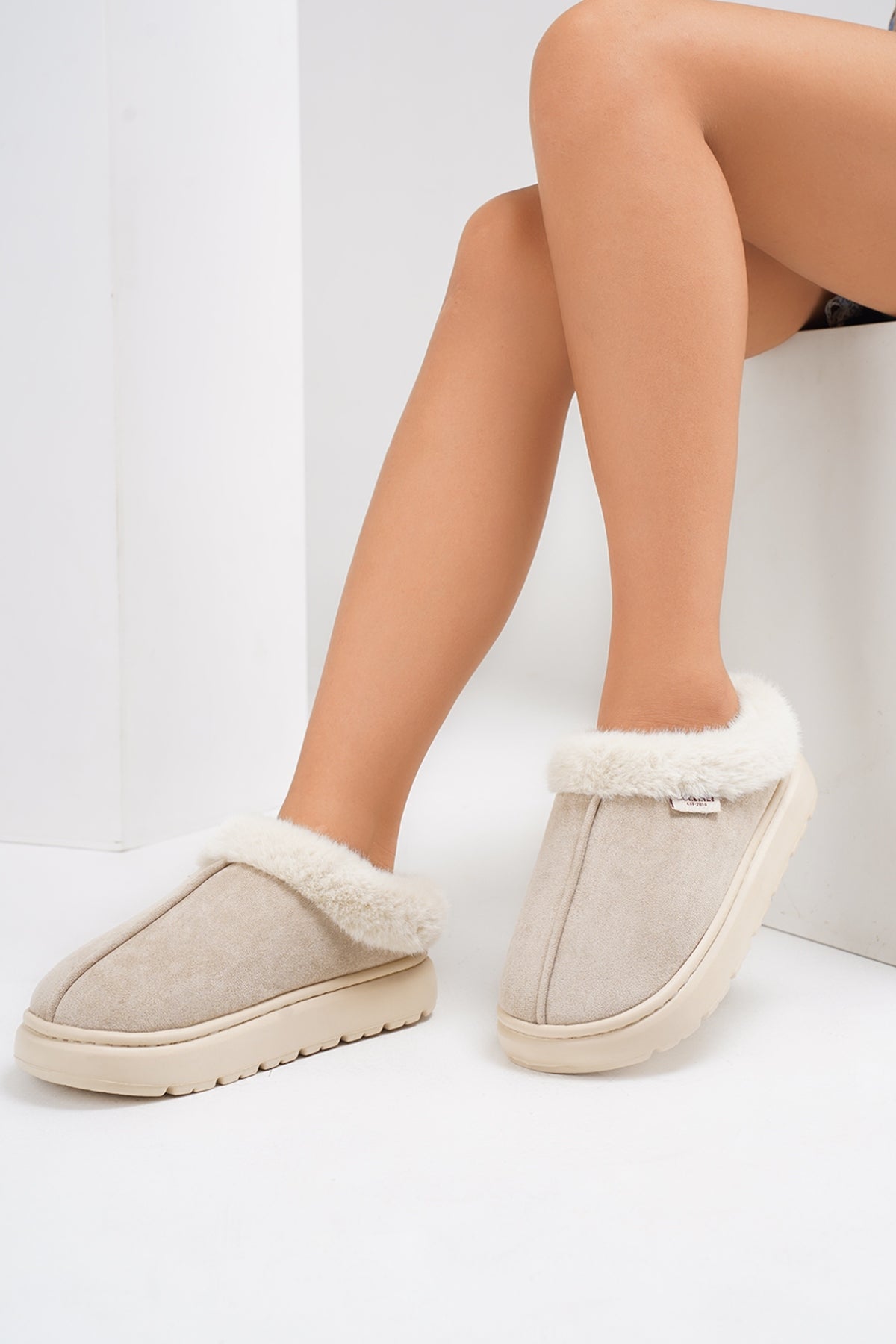 Furry Round Toe Platform Slippers - Laazaar