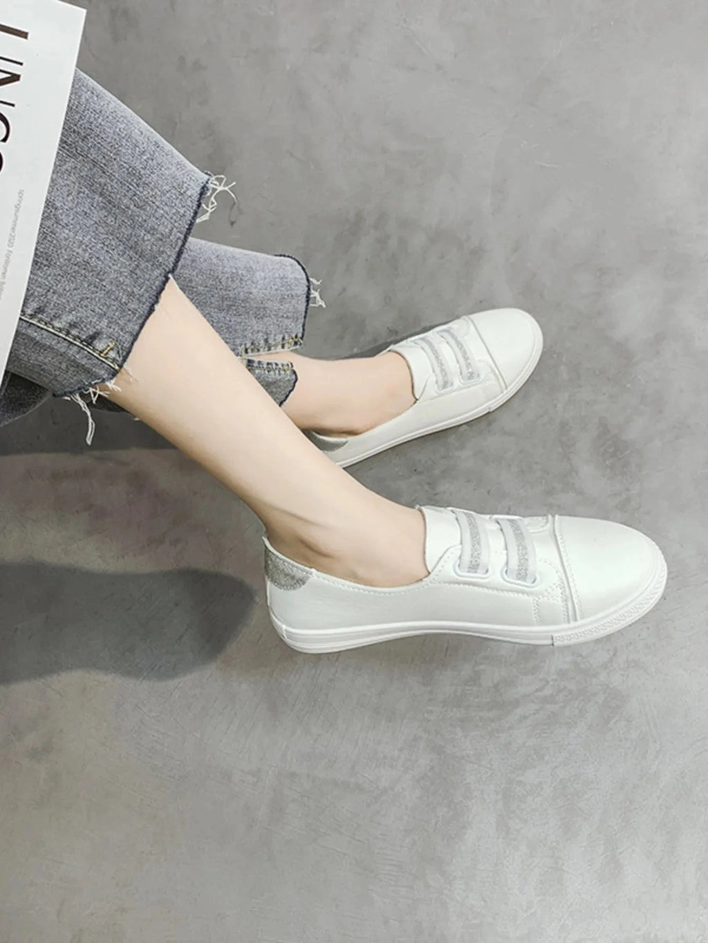Round Toe Flat Sneakers
