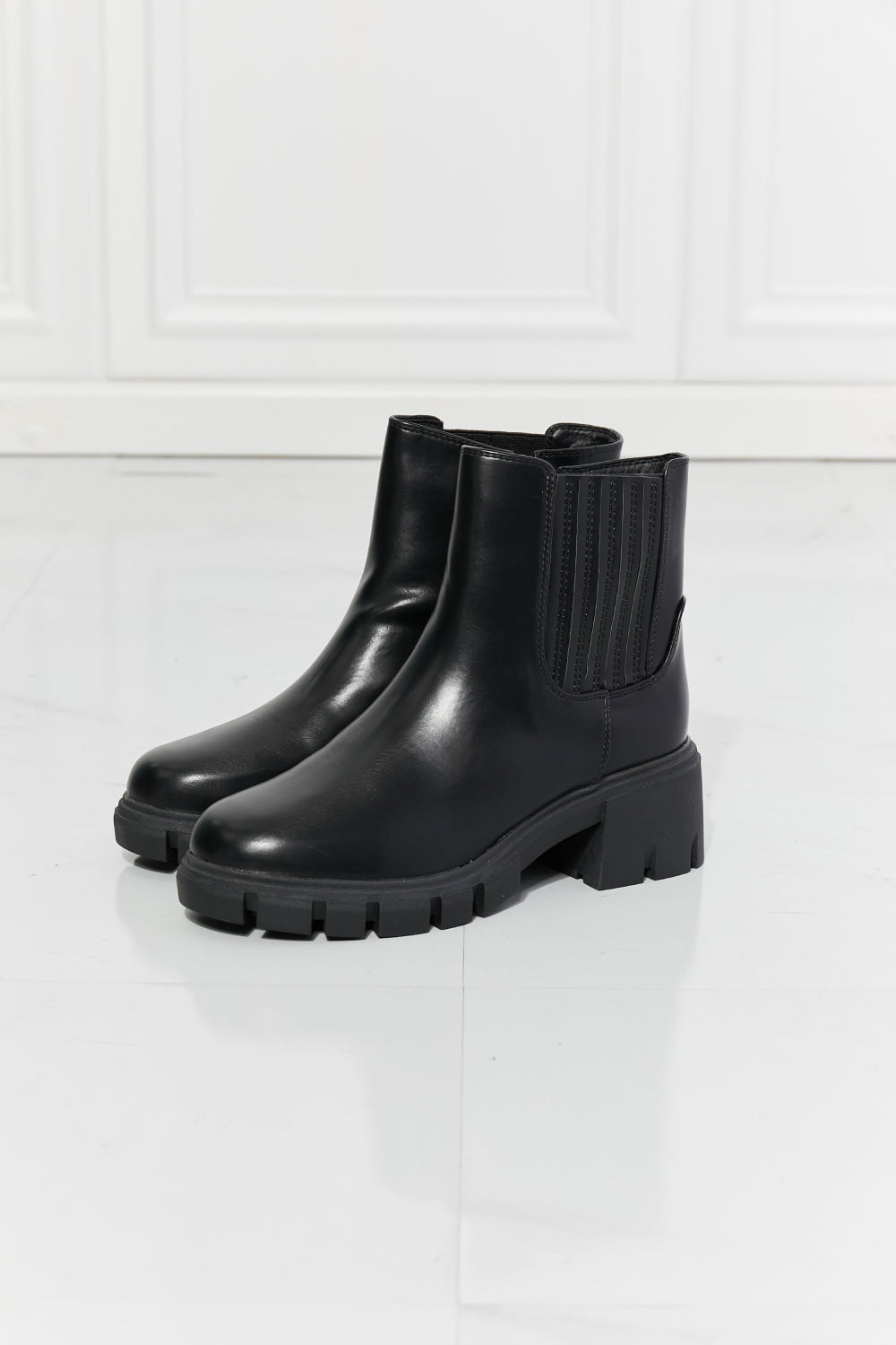 MMShoes What It Takes Lug Sole Chelsea Boots in Black - Laazaar