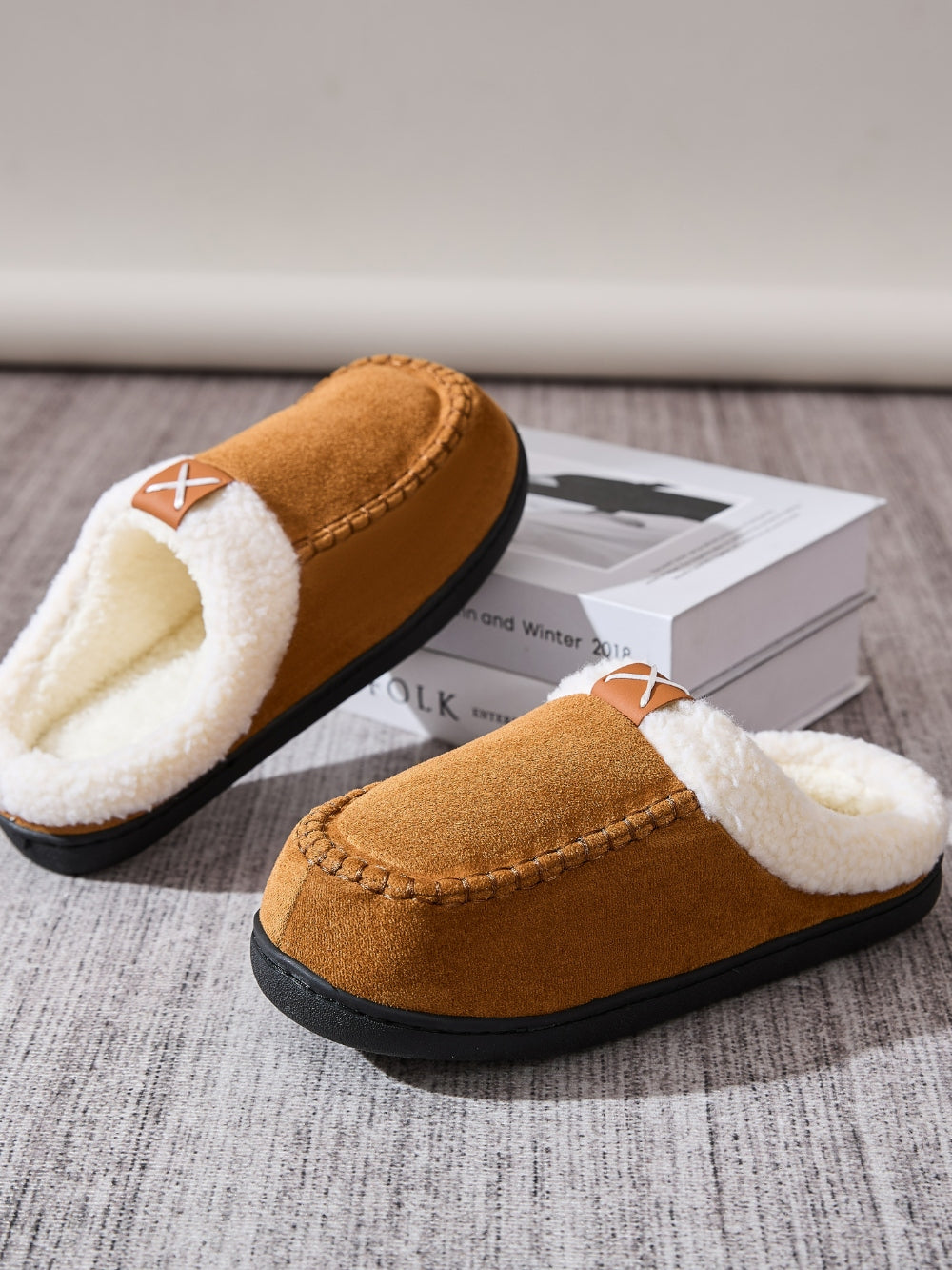 Contrast Round Toe Flat Slippers - Laazaar