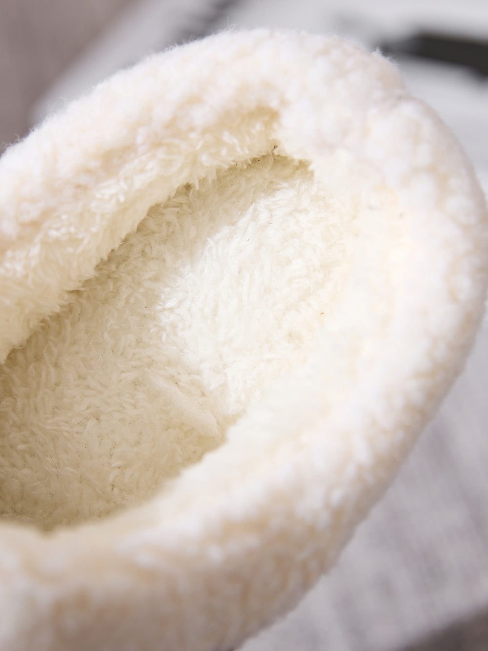 Contrast Round Toe Flat Slippers - Laazaar