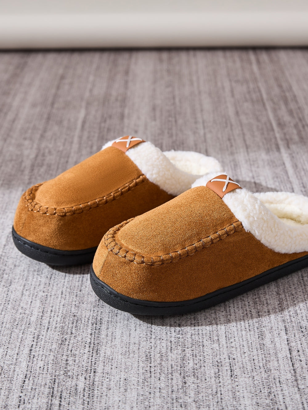 Contrast Round Toe Flat Slippers - Laazaar