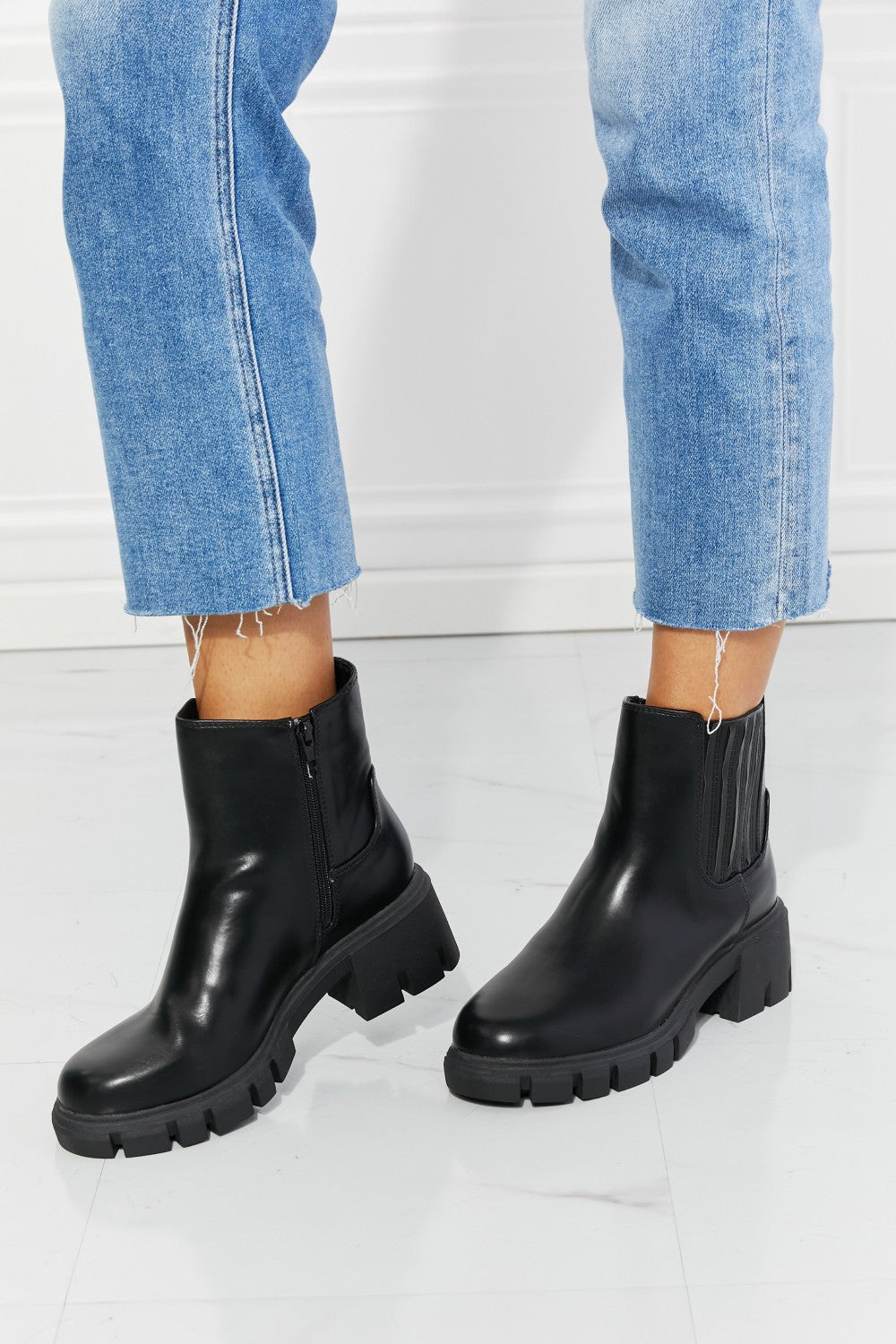 MMShoes What It Takes Lug Sole Chelsea Boots in Black - Laazaar