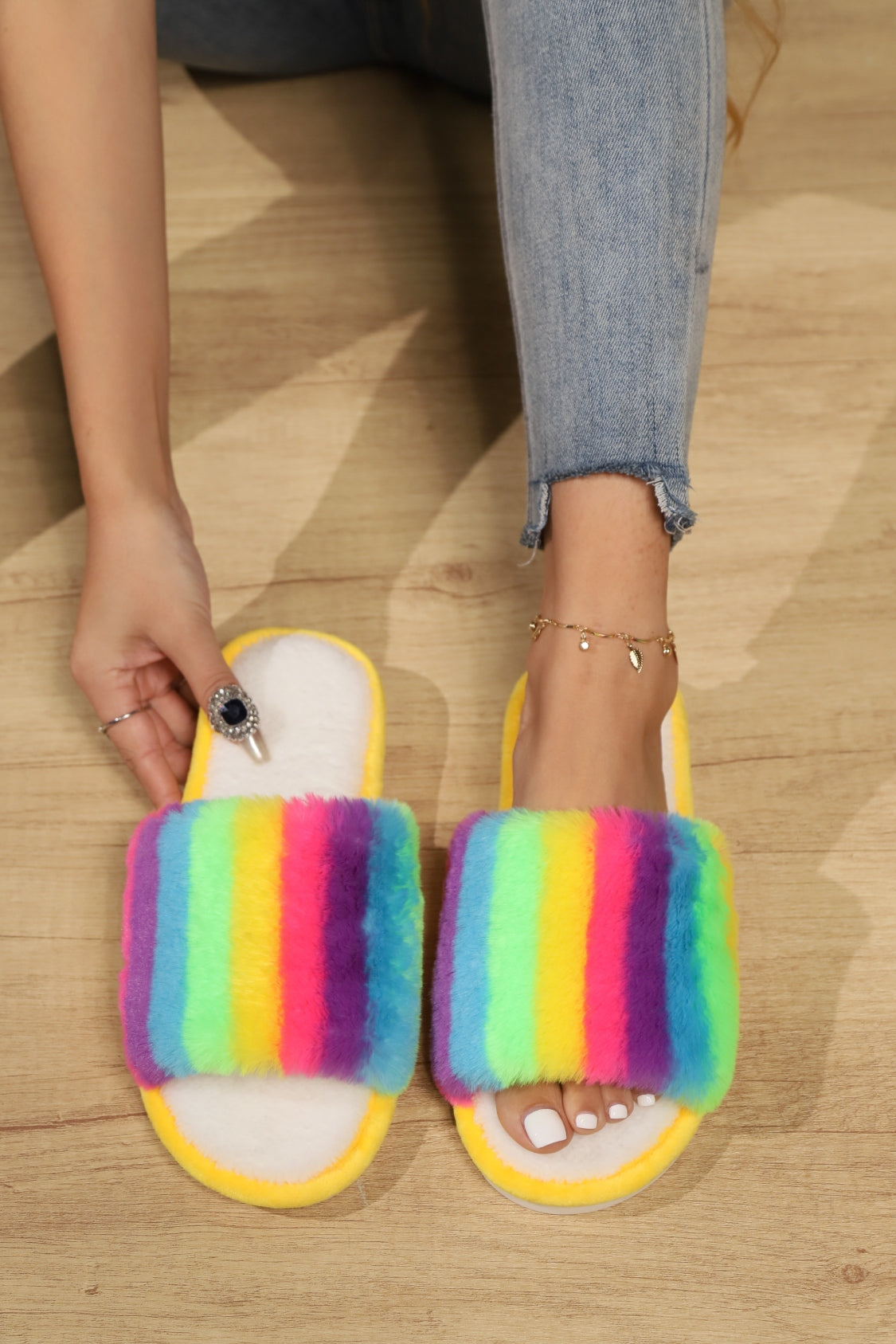 Color Block Open Toe Faux Fur PVC Slippers - Laazaar