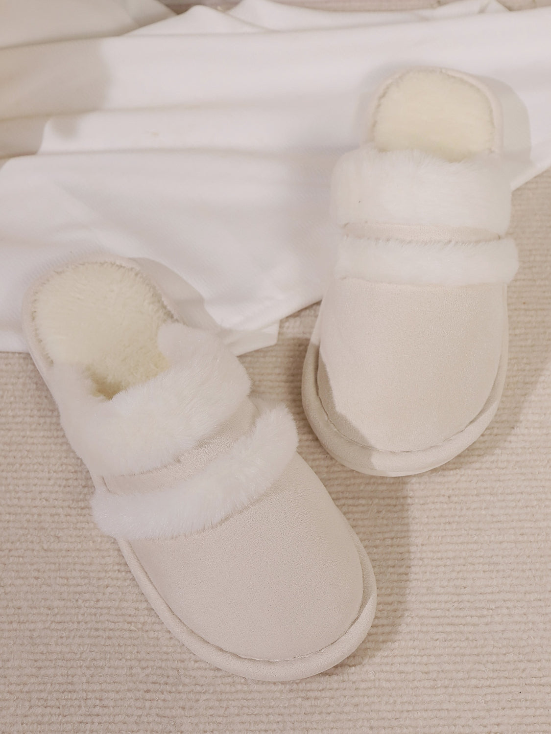 Contrast Faux Fur Round Toe Slippers - Laazaar
