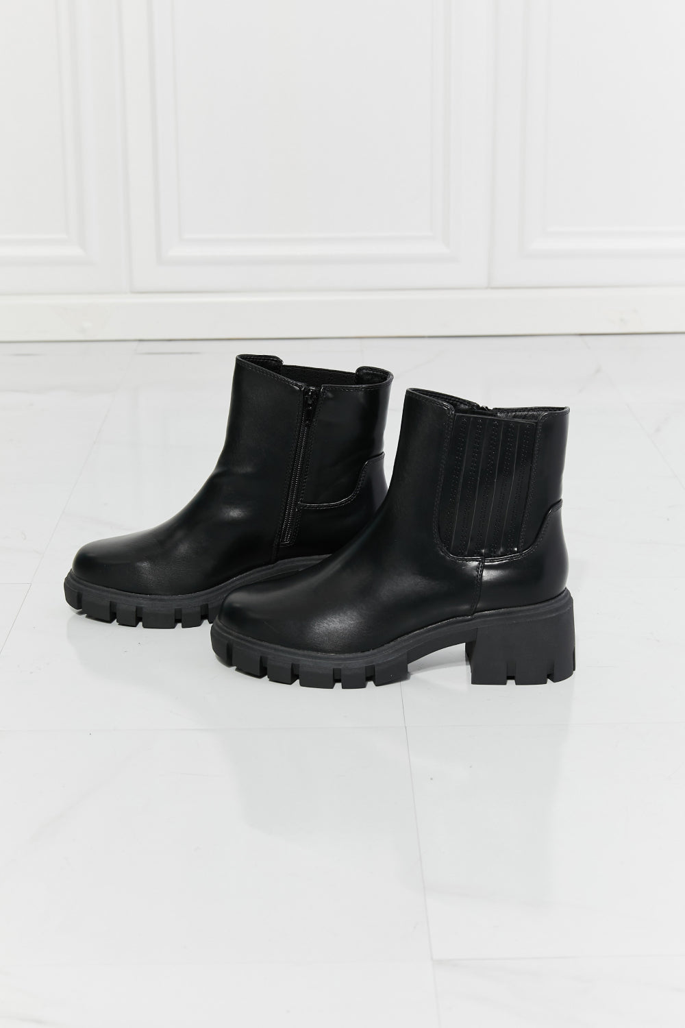 MMShoes What It Takes Lug Sole Chelsea Boots in Black - Laazaar