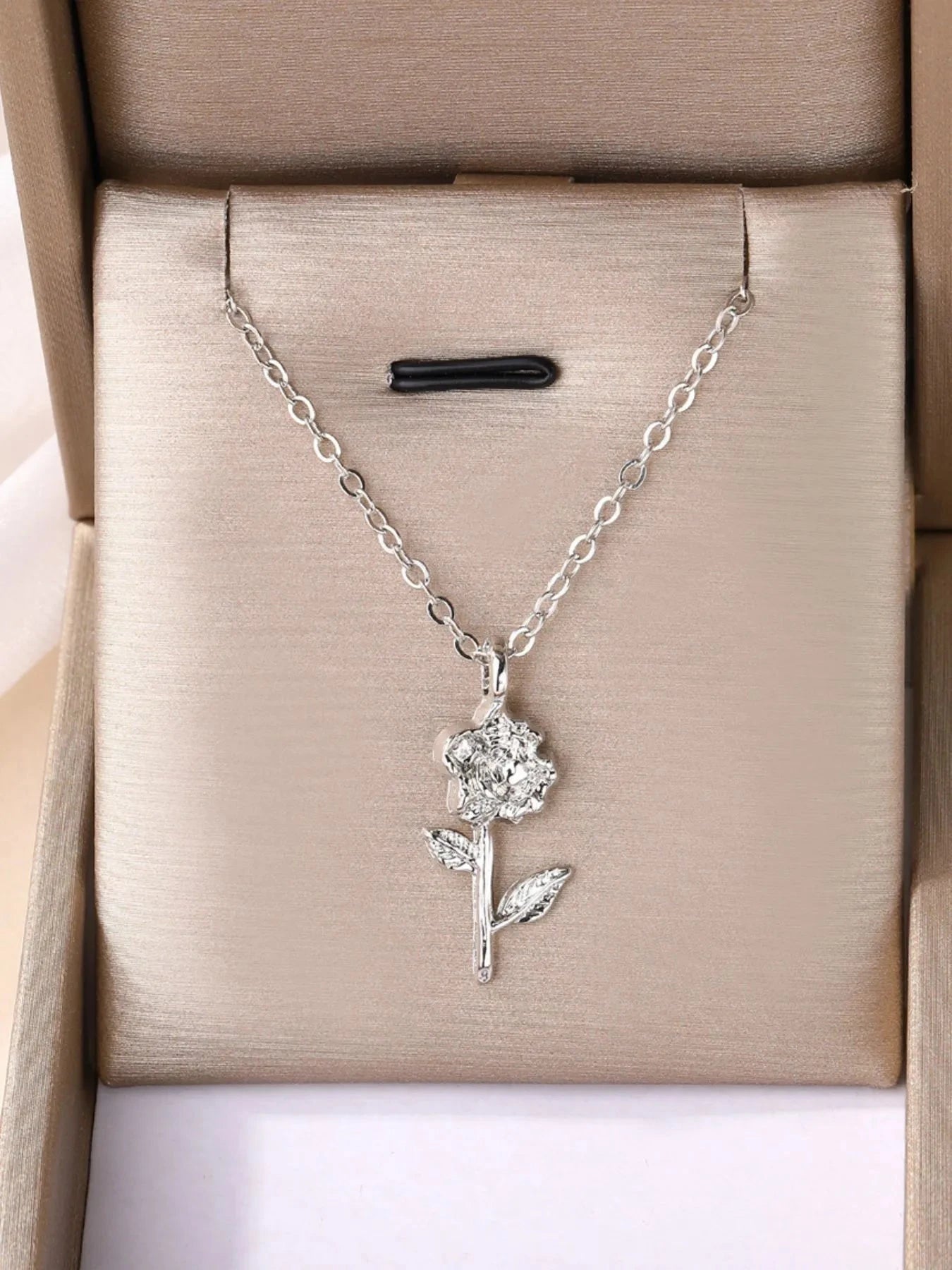 Alloy Rose Pendant Necklace