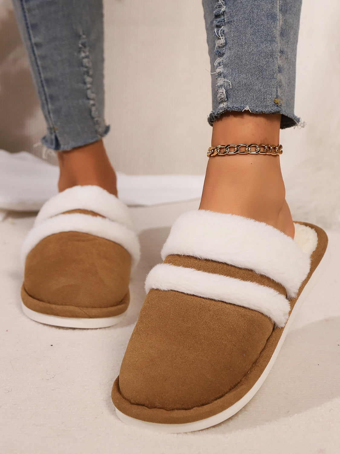 Contrast Faux Fur Round Toe Slippers - Laazaar