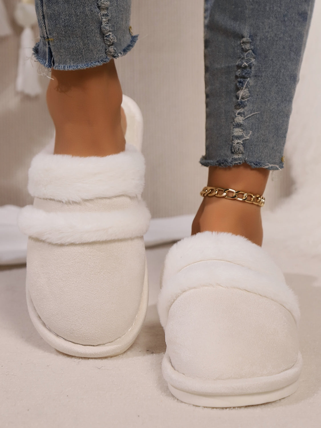 Contrast Faux Fur Round Toe Slippers - Laazaar