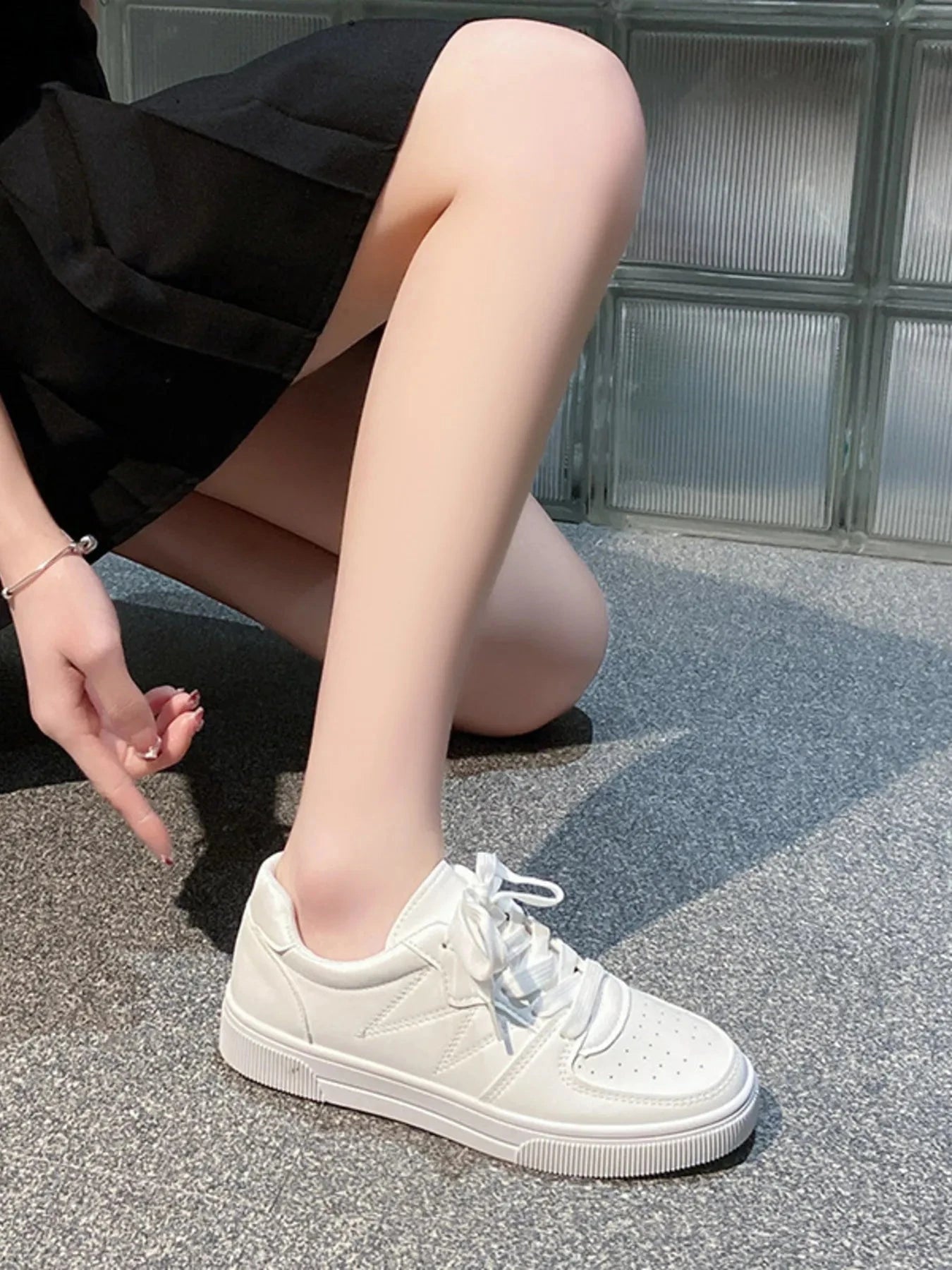 Lace Up Round Toe Sneakers