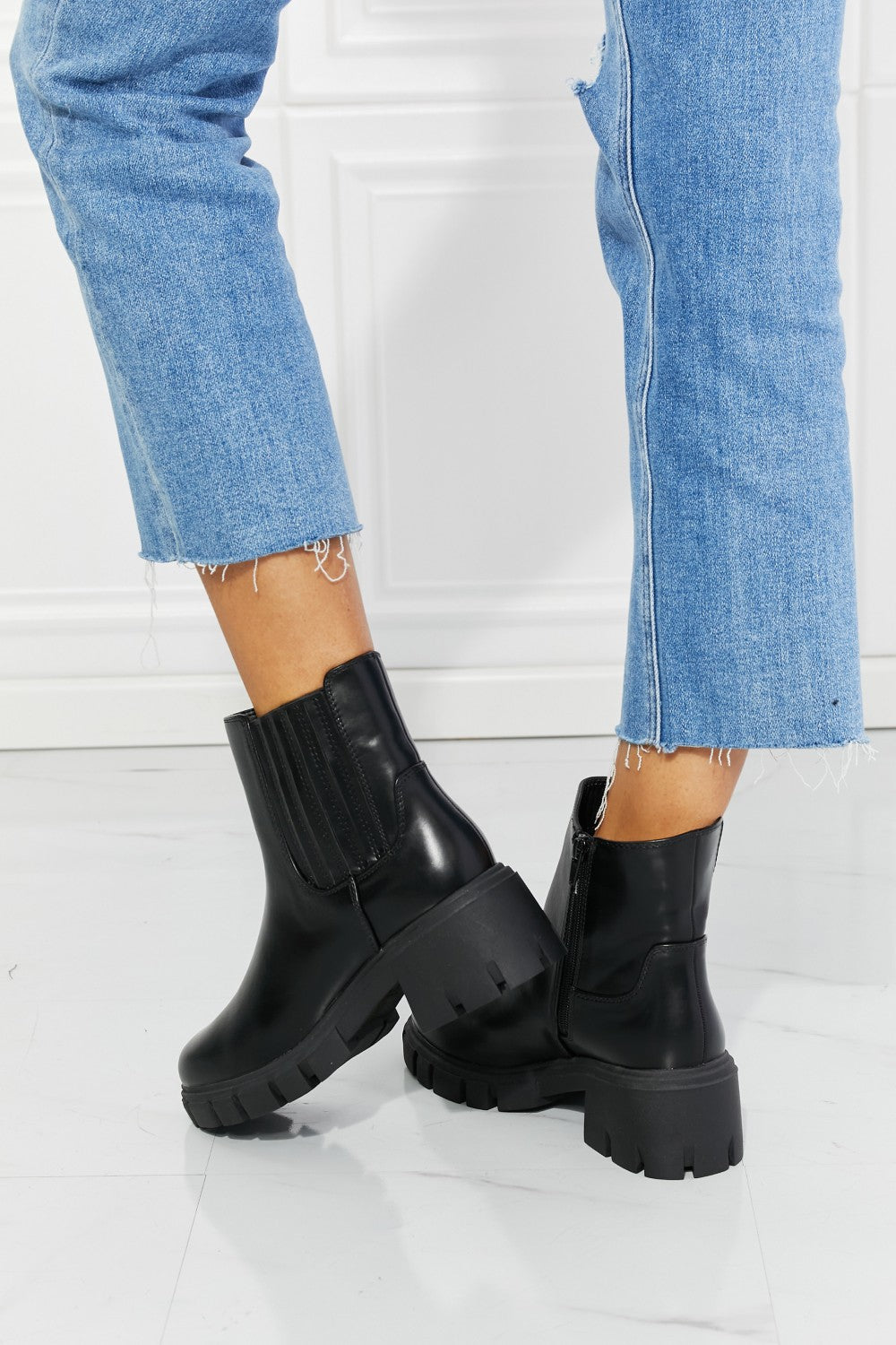 MMShoes What It Takes Lug Sole Chelsea Boots in Black - Laazaar