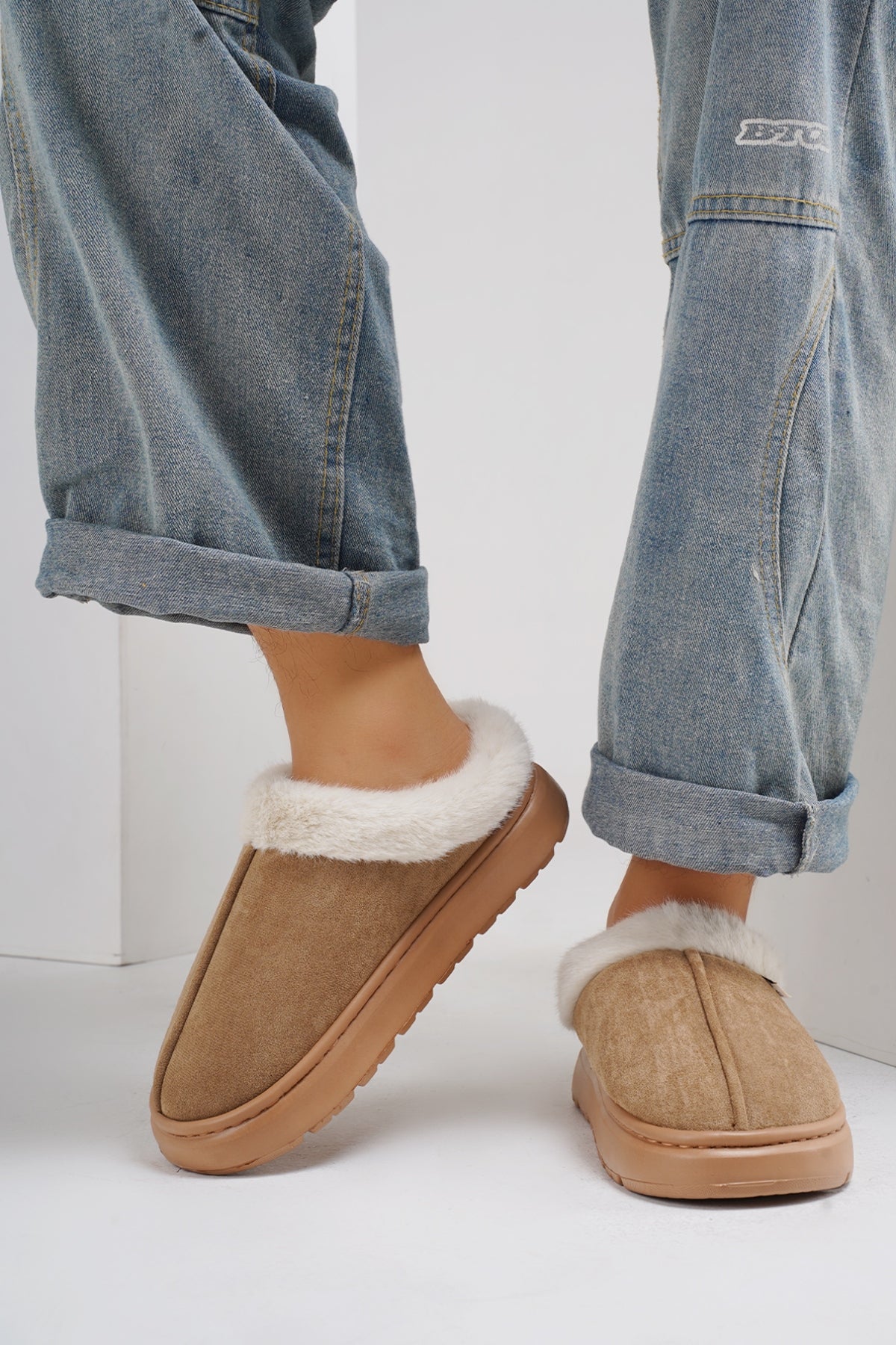 Furry Round Toe Platform Slippers - Laazaar