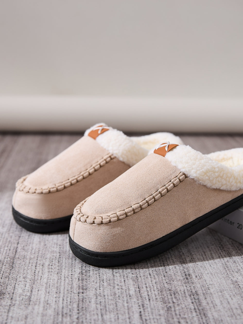 Contrast Round Toe Flat Slippers - Laazaar
