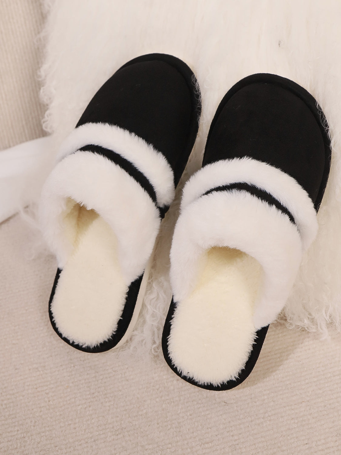 Contrast Faux Fur Round Toe Slippers - Laazaar